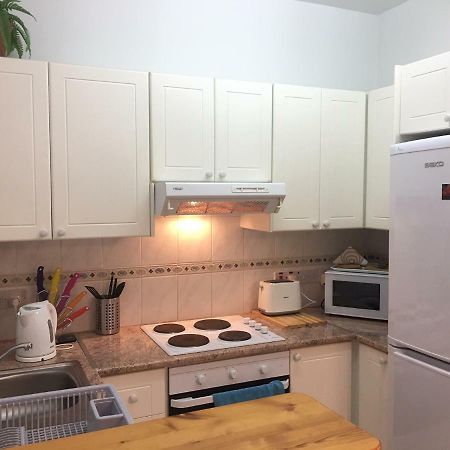 Limnaria Gardens - Modern 1 Bed, Walk To Beach & Shops Πάφος Εξωτερικό φωτογραφία
