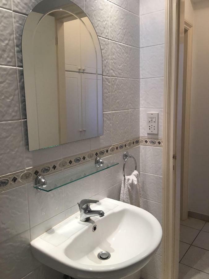 Limnaria Gardens - Modern 1 Bed, Walk To Beach & Shops Πάφος Εξωτερικό φωτογραφία