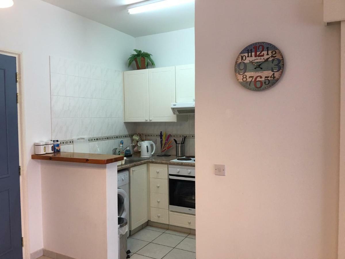 Limnaria Gardens - Modern 1 Bed, Walk To Beach & Shops Πάφος Εξωτερικό φωτογραφία