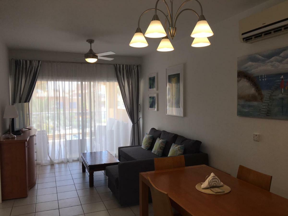 Limnaria Gardens - Modern 1 Bed, Walk To Beach & Shops Πάφος Εξωτερικό φωτογραφία